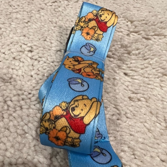 Loungefly Disney Winnie The Pooh Floral Lanyard Keychain Key & Card Holder - Picture 2 of 7